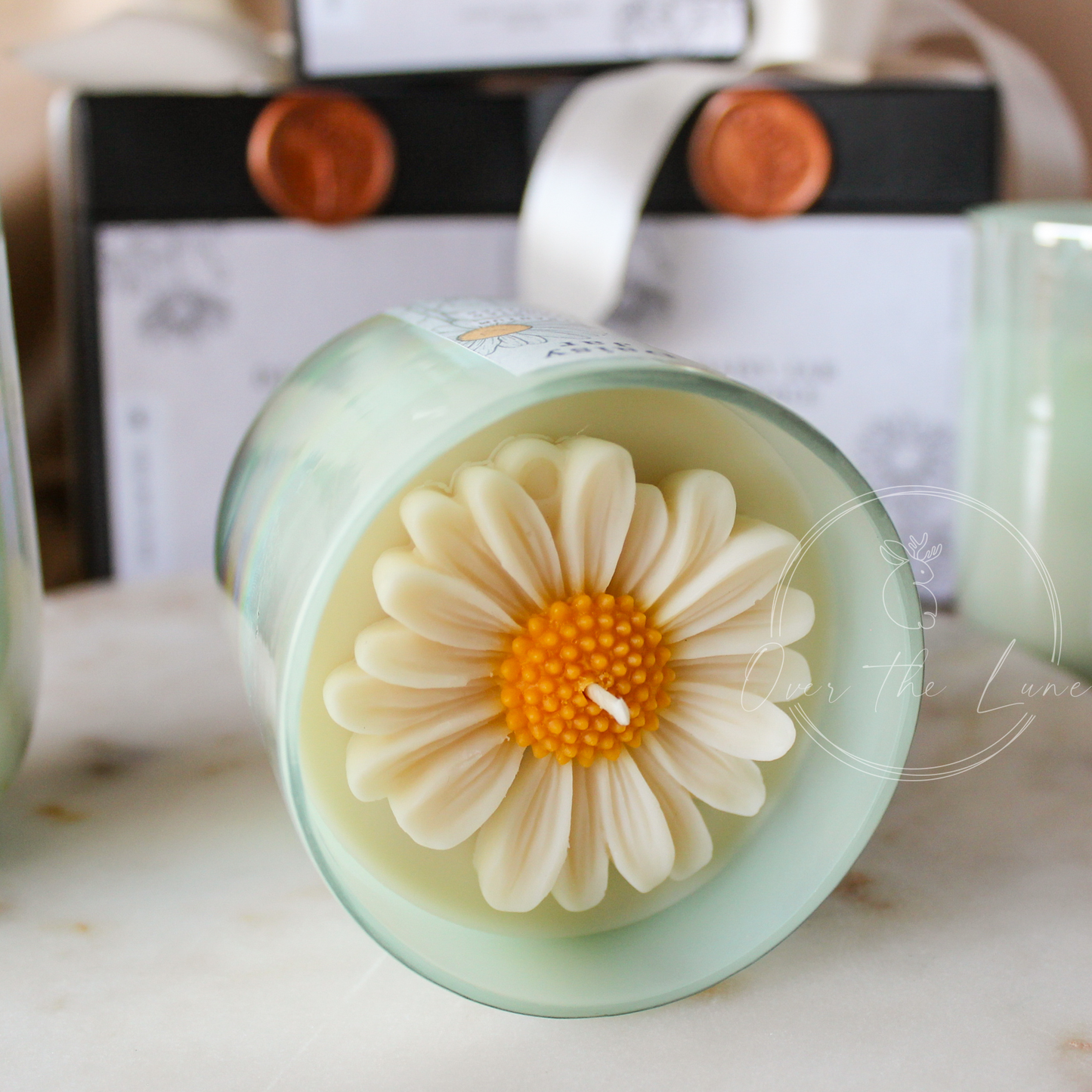 Daisy Luster Glass Jar Candle with Premium Gift Box