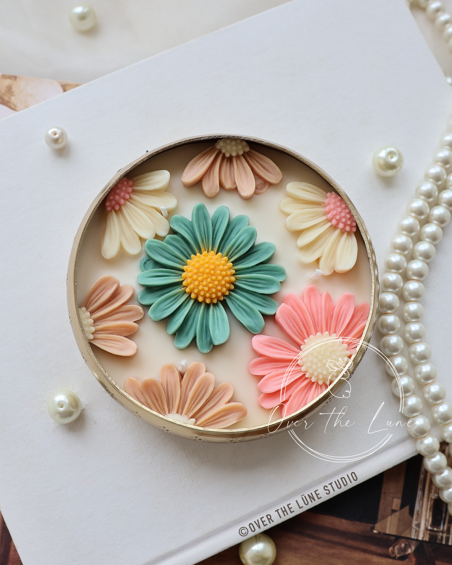 Floral Daisy Urli Candle